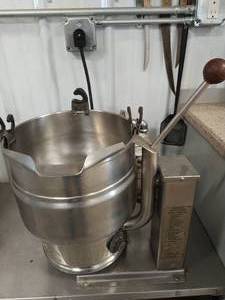 lot 31 image: TBD6-10 Tilting Steam Kettle
