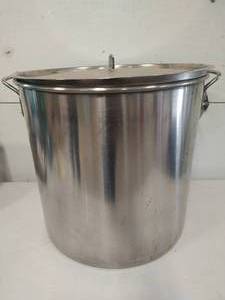 lot 33 image: 100 Quart Kettle