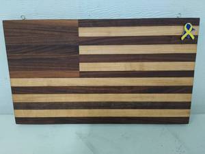 lot 36 image: American Flag Cutting Board