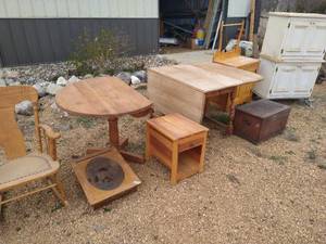 lot 401 image: Collection of Furniture