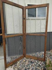 lot 334 image: Pair of Screen Bi-Fold Door