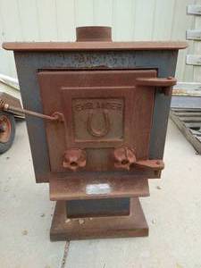 lot 402 image: Englander Stove