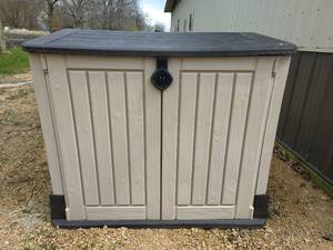 lot 416 image: Outdoor Garbage Storage Container Holder
