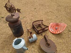 lot 430 image: Collection of Vintage Farm Items and Dcor