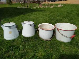 lot 437 image: Four Enamelware Items