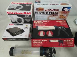 lot 44 image: Collection of Kitchen Gadgets