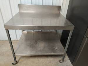 lot 48 image: Metal Rolling Cart with Lower Shelf