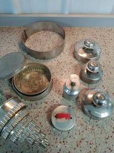 lot 88 image: Collection of Vintage Baking Items