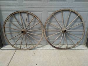 lot 324 image: Two Wagon Wheels