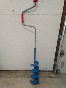 lot 326 image: Hand Ice Auger