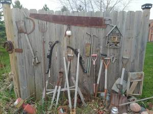 lot 386 image: Collection of Antique Farm Items for Dcor