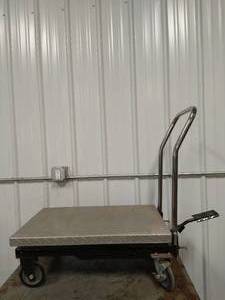 lot 363 image: Floor Cart With Hydraulic Lift