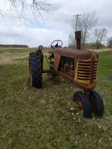 lot 2 image: Oliver Row Crop 77 Tractor