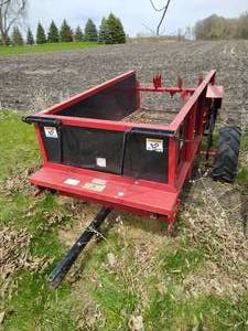 lot 8 image: Manure Spreader
