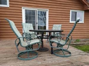 lot 450 image: Outdoor Patio table With Four Chairs