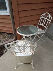 lot 453 image: Outdoor Patio Table With Two Chairs