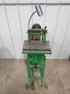 lot 11 image: Central Machinery S-987 Vertical Drill Press