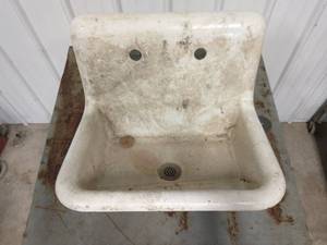 lot 53 image: Vintage Cast Metal Sink
