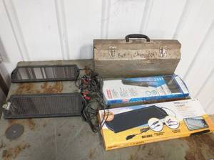 lot 70 image: Collection Of Solar Power Battery Chargers