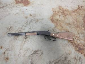 lot 74 image: Cowboy Lever Action Rifle Toy Gun