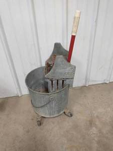 lot 300 image: Vintage GearPress Mop Bucket