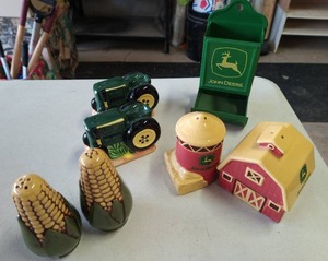 lot 650 image: John Deer Salt and Peppers