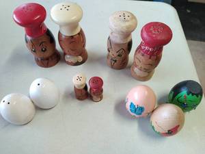 lot 651 image: Vintage Salt and Peppers