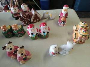 lot 654 image: Christmas Theme Salt and Peppers