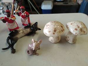 lot 655 image: Vintage Mushroom Salt and Peppers