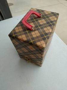 lot 622 image: Betsy Ross Sewing Machine Toy