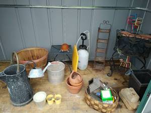 lot 666 image: Garden Shed Contents