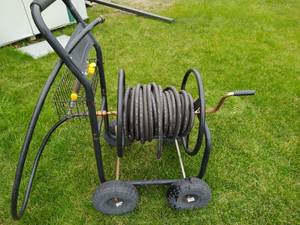 lot 669 image: Hose and Hose Caddy