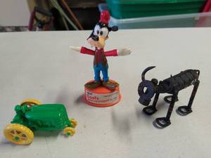 lot 677 image: Vintage Goofy toy