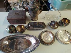 lot 680 image: Vintage Pewter Serving Pieces