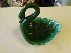 lot 683 image: Royal Haeger Green Swan Dish