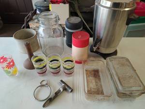 lot 685 image: Vintage Lot of Antique Kitchen Items