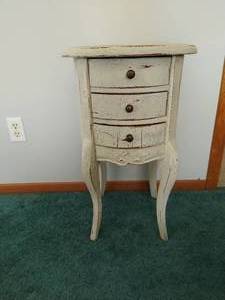 lot 686 image: Small White Antiqued Side Table