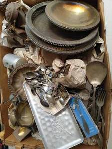 lot 626 image: Collection of Vintage Items