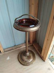 lot 708 image: Vintage Smoking Caddy