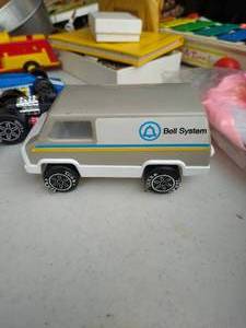 lot 604 image: Collection of Vintage Toys and Dcor