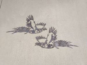 lot 609 image: Two Metal Hunting Dcor Items