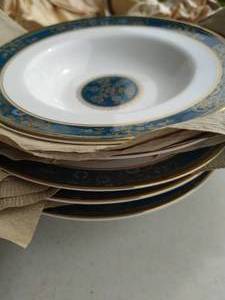 lot 613 image: Royal Doulton Carlyle Dish Set