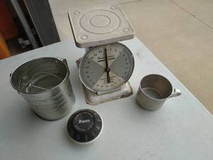 lot 615 image: Collection of Vintage Kitchen Items