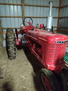 lot 1 image: 1949 Farmall H Tractor