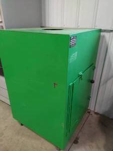 lot 714 image: Dust Collector