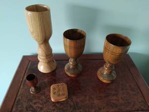lot 723 image: Five Wooden Items