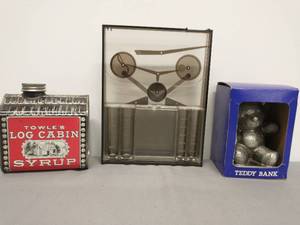 lot 21 image: Novelty Coin Banks