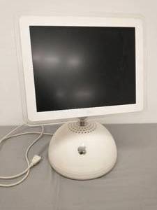 lot 27 image: 2002 iMac Computer