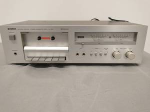 lot 32 image: Vintage Yamaha Tape Deck
