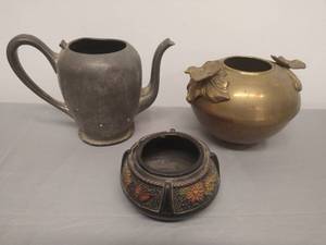 lot 65 image: Miscellaneous Decorative Pots